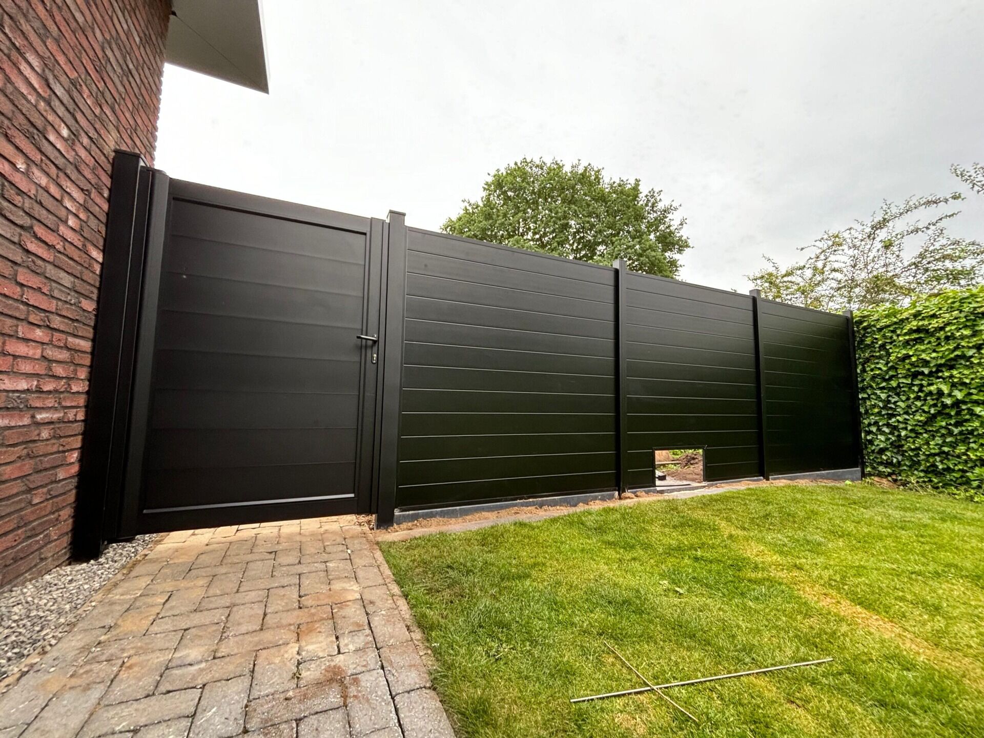Metalen tuinpoort